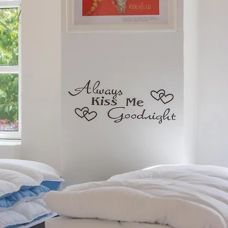 Semesterbostad Beautiful In W/ 5 Bedrooms