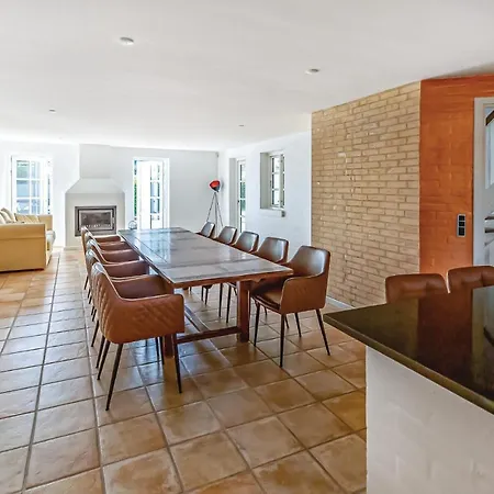 Beautiful In W/ 5 Bedrooms