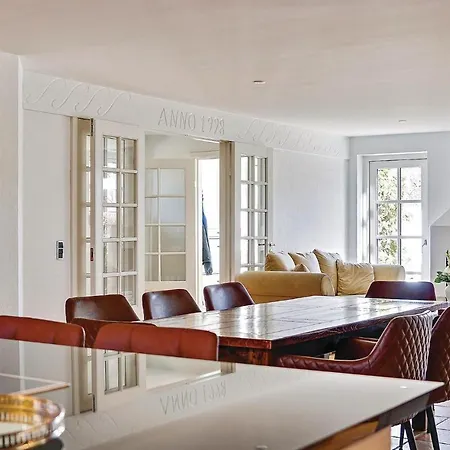 Beautiful In W/ 5 Bedrooms *