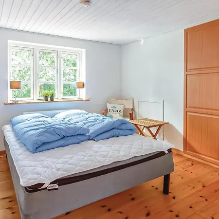 Semesterbostad Beautiful In W/ 5 Bedrooms